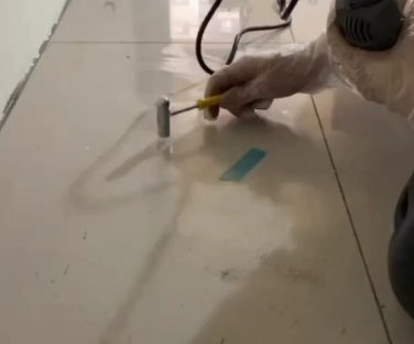 大庆瓷砖开裂维修公司专业分享瓷砖在铺贴前如果没有沥干水分，将会导致以下问题