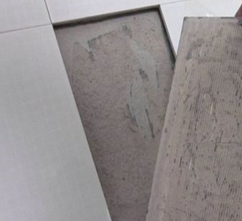 大庆瓷砖空鼓维修公司分享瓷砖铺贴时如果打浆（即涂抹在瓷砖背面和基层上的砂浆或瓷砖胶）过少，会带来以下问题